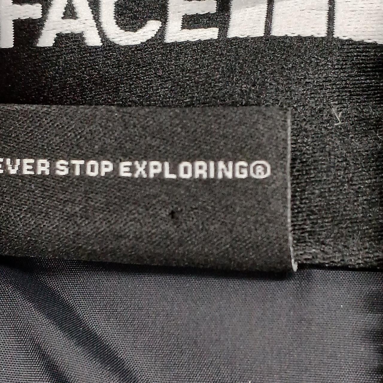 タグに穴があいてます。