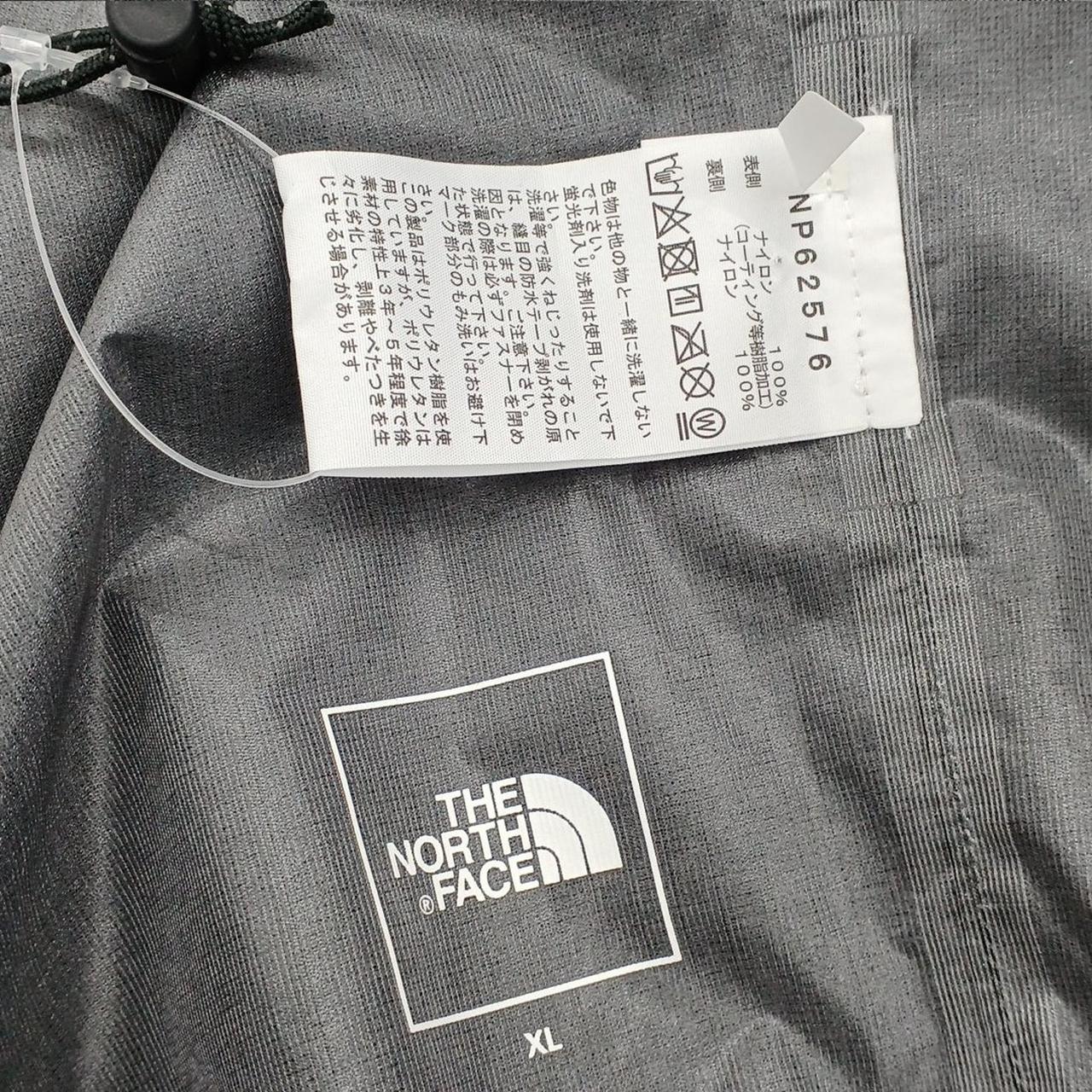 タグに穴があいてます。