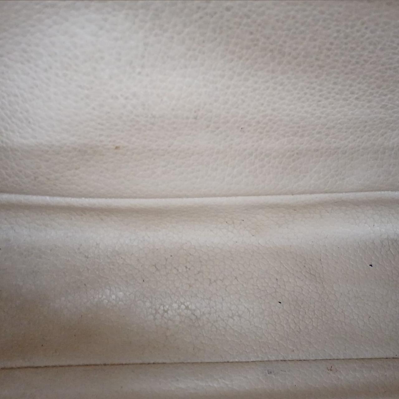 内側に汚れがあります