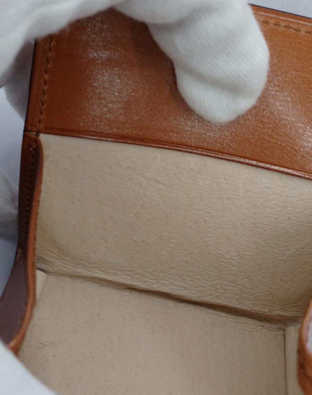 内側の奥にシワがあります