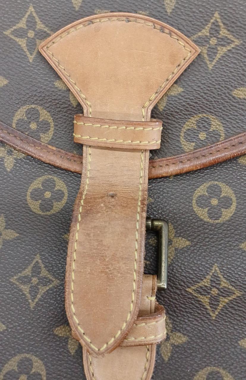 シワ、ひび割れがあります