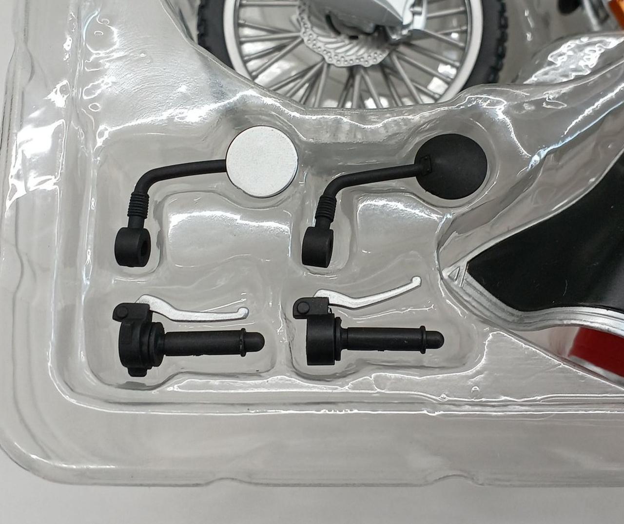 ハンドルが若干曲がっています。