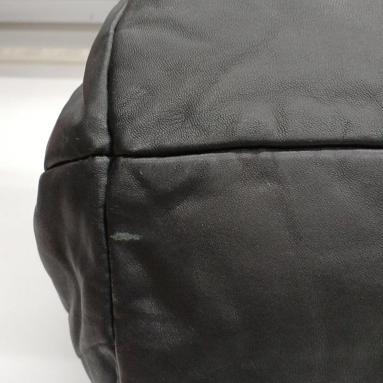 底面にキズがあります