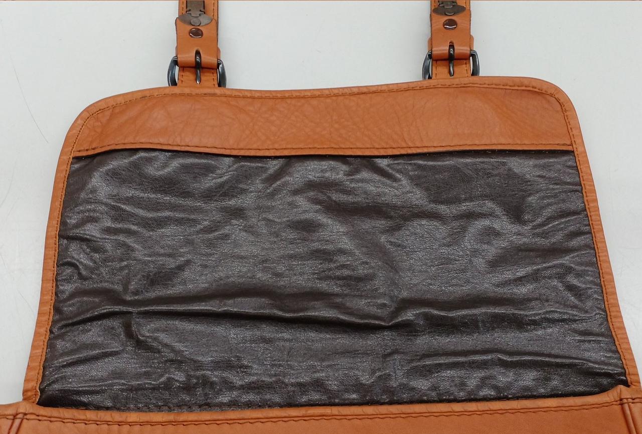 フラップの裏側にシワがあります