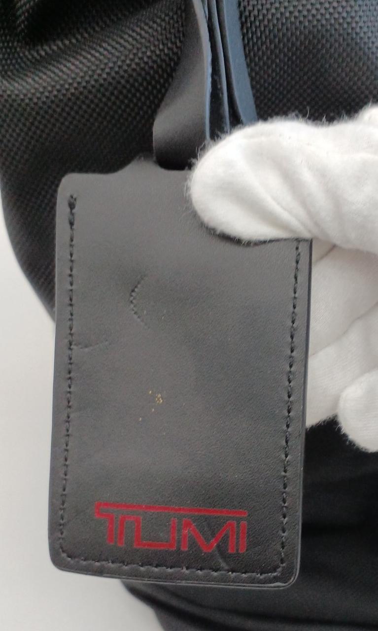 ラゲッジタグ裏に汚れ、キズがあります