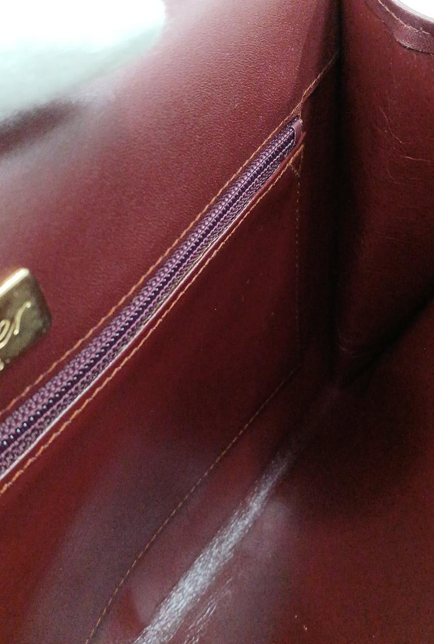 内側にキズ、シワがあります