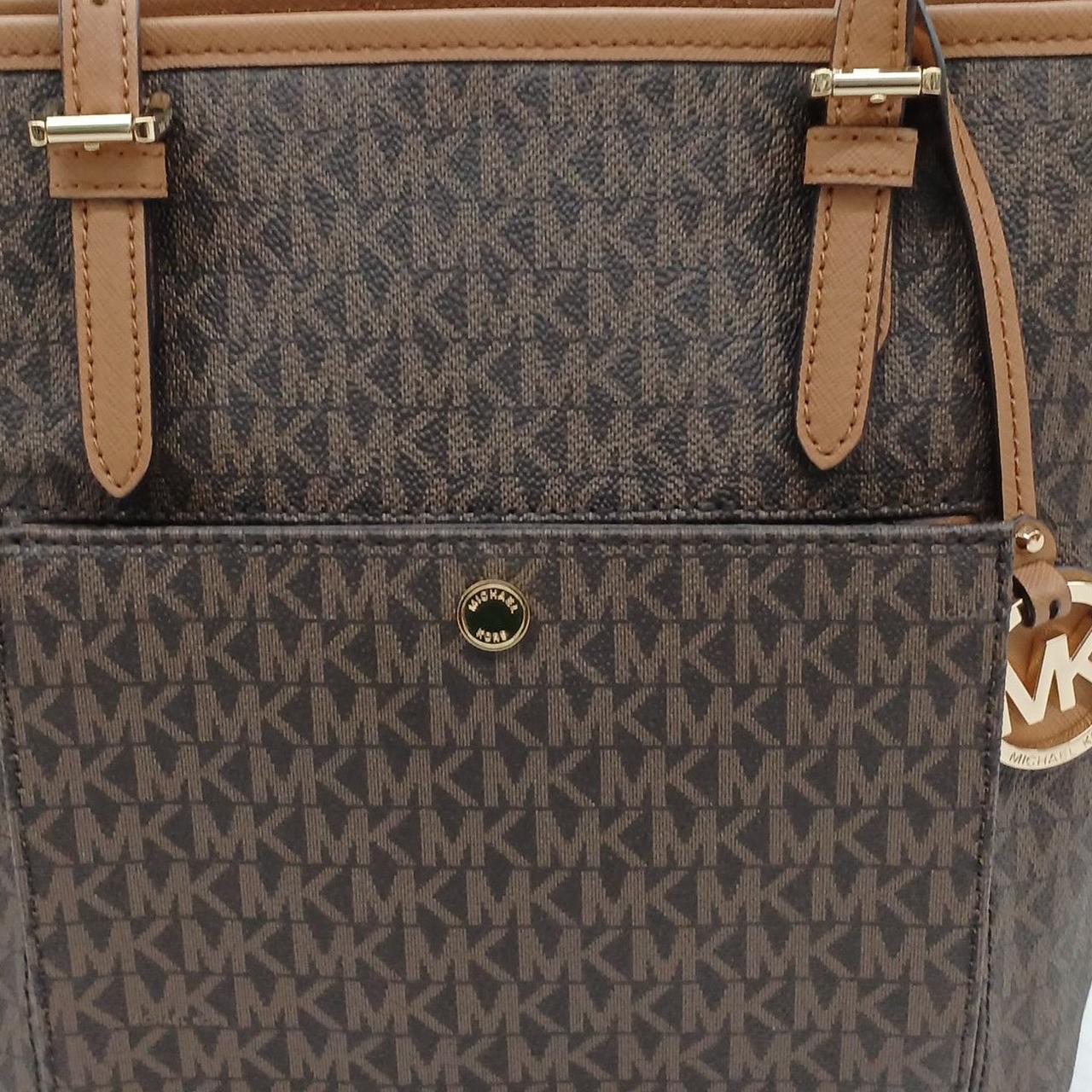 前面にポケットが１つあります