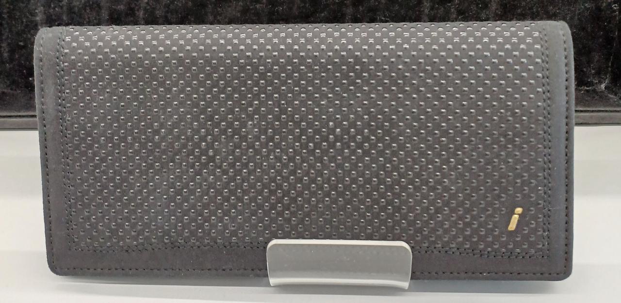 グレーに見えますが、ブラックです