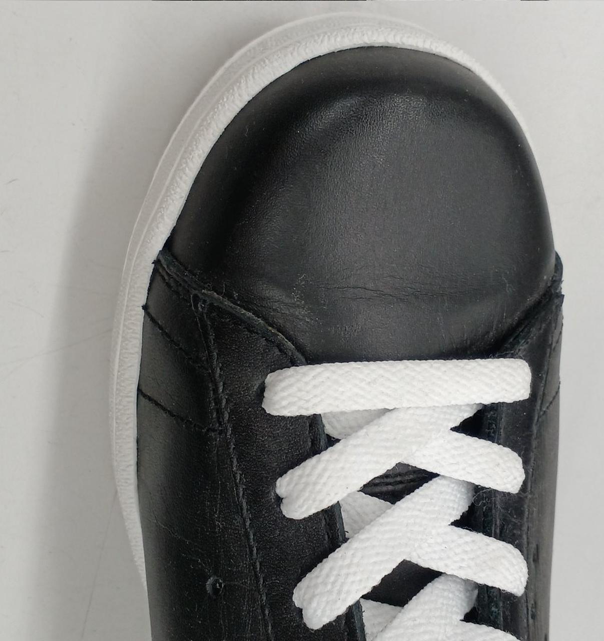 左足つま先です