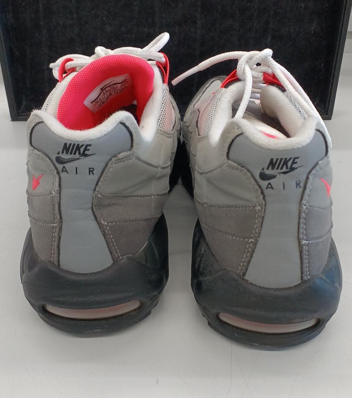 踵側につぶれがあります