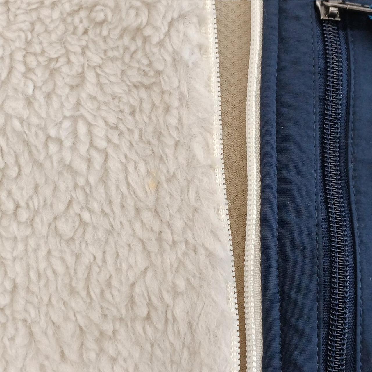 前の胸ポケットの横辺りに汚れあり。