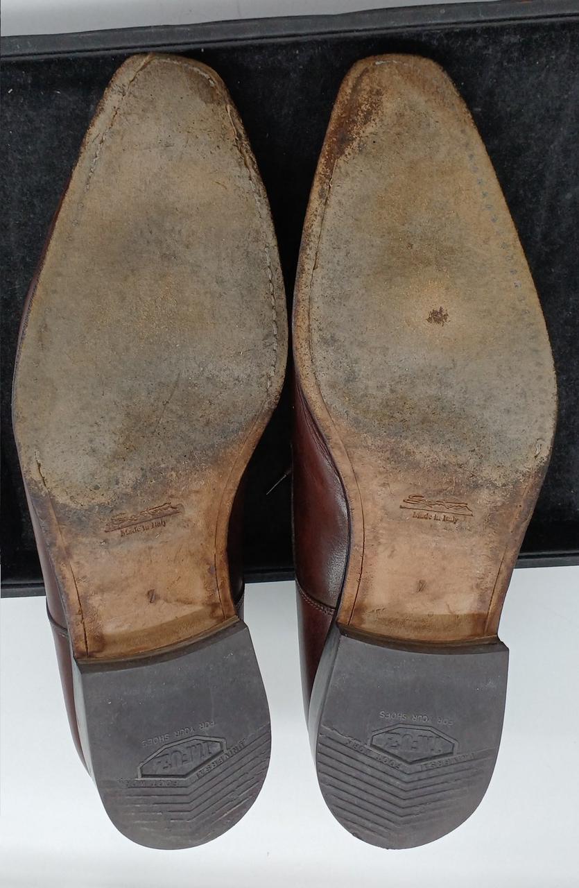 靴底に汚れ等やや劣化があります