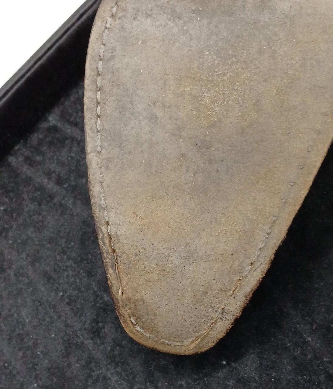 右足靴底のつま先部分です