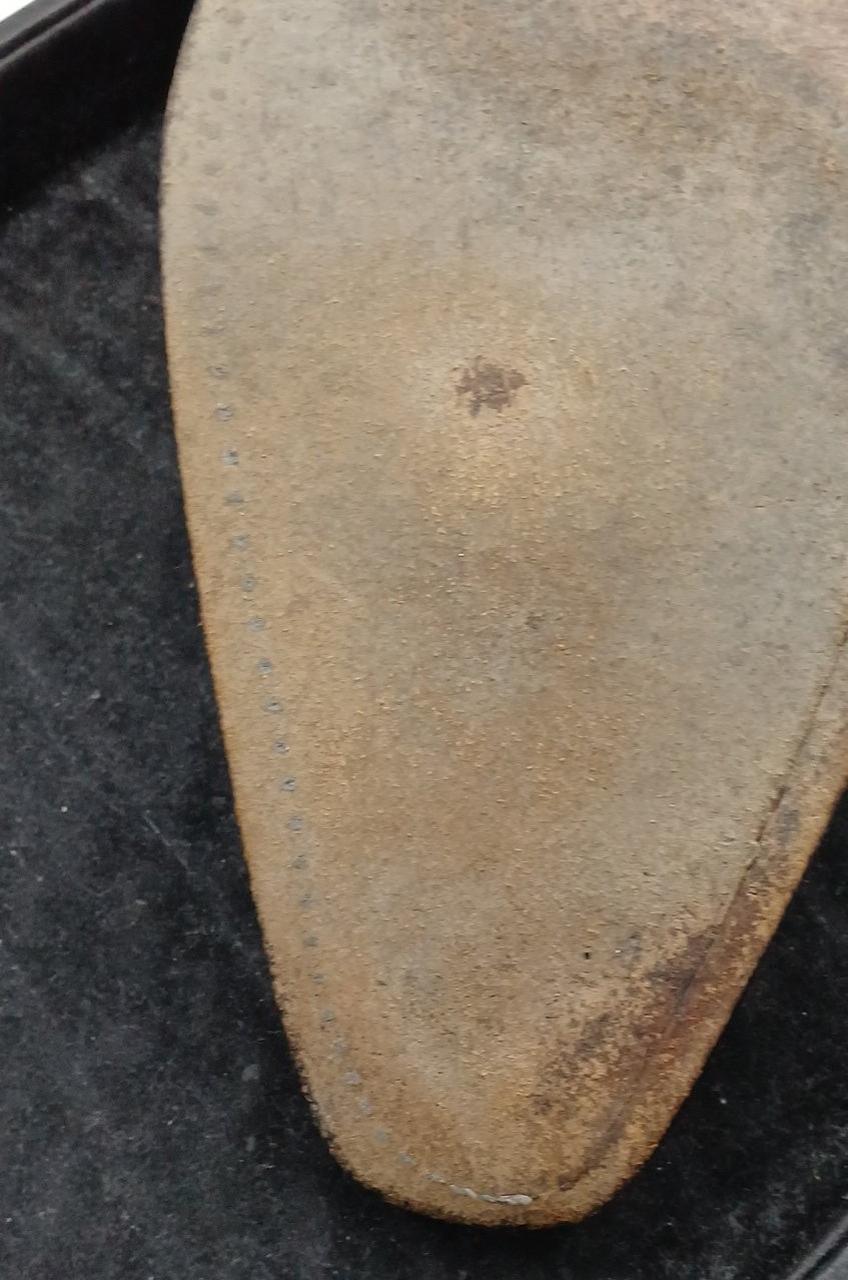 左足靴底のつま先部分です