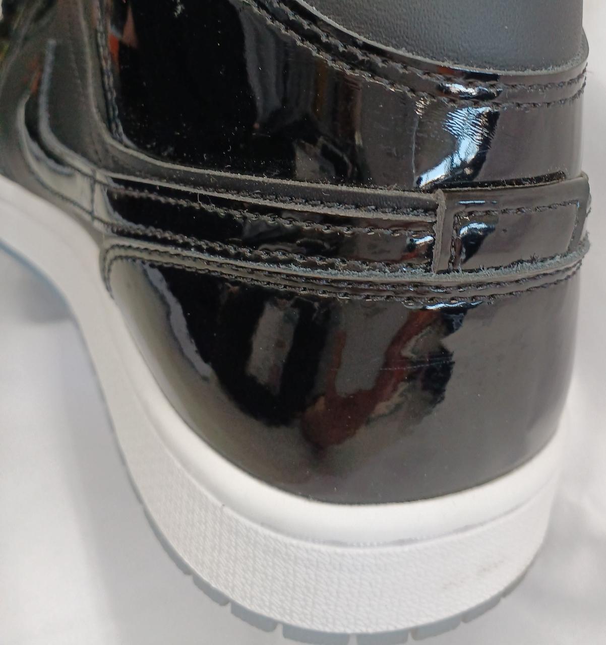 薄くキズがあります