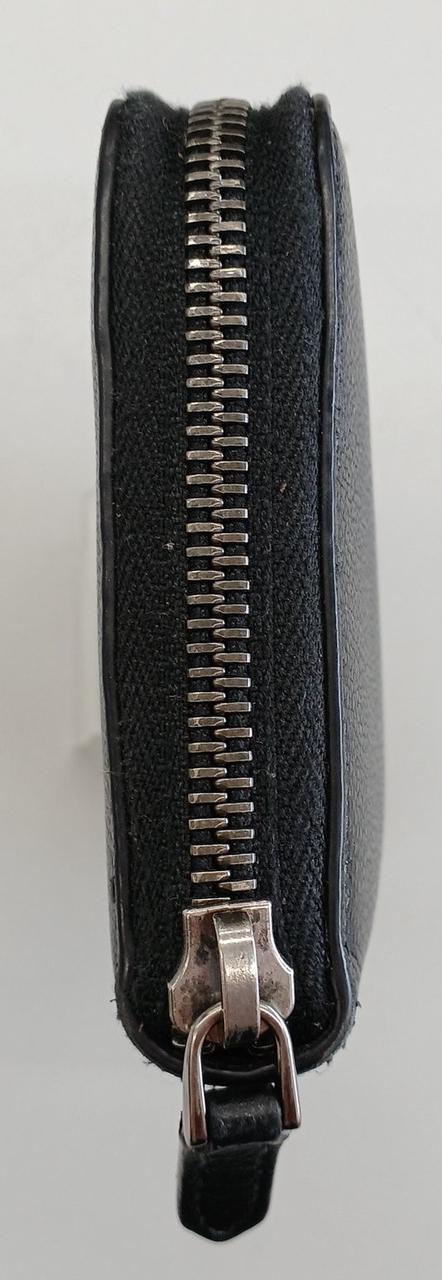 ファスナー部分に汚れがあります