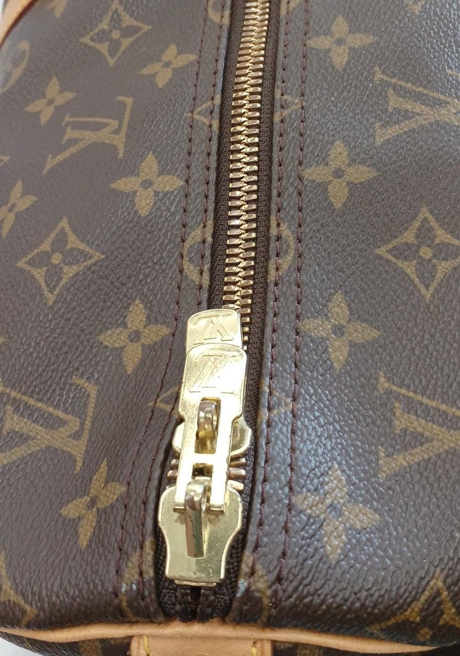 白い小さな汚れがあります