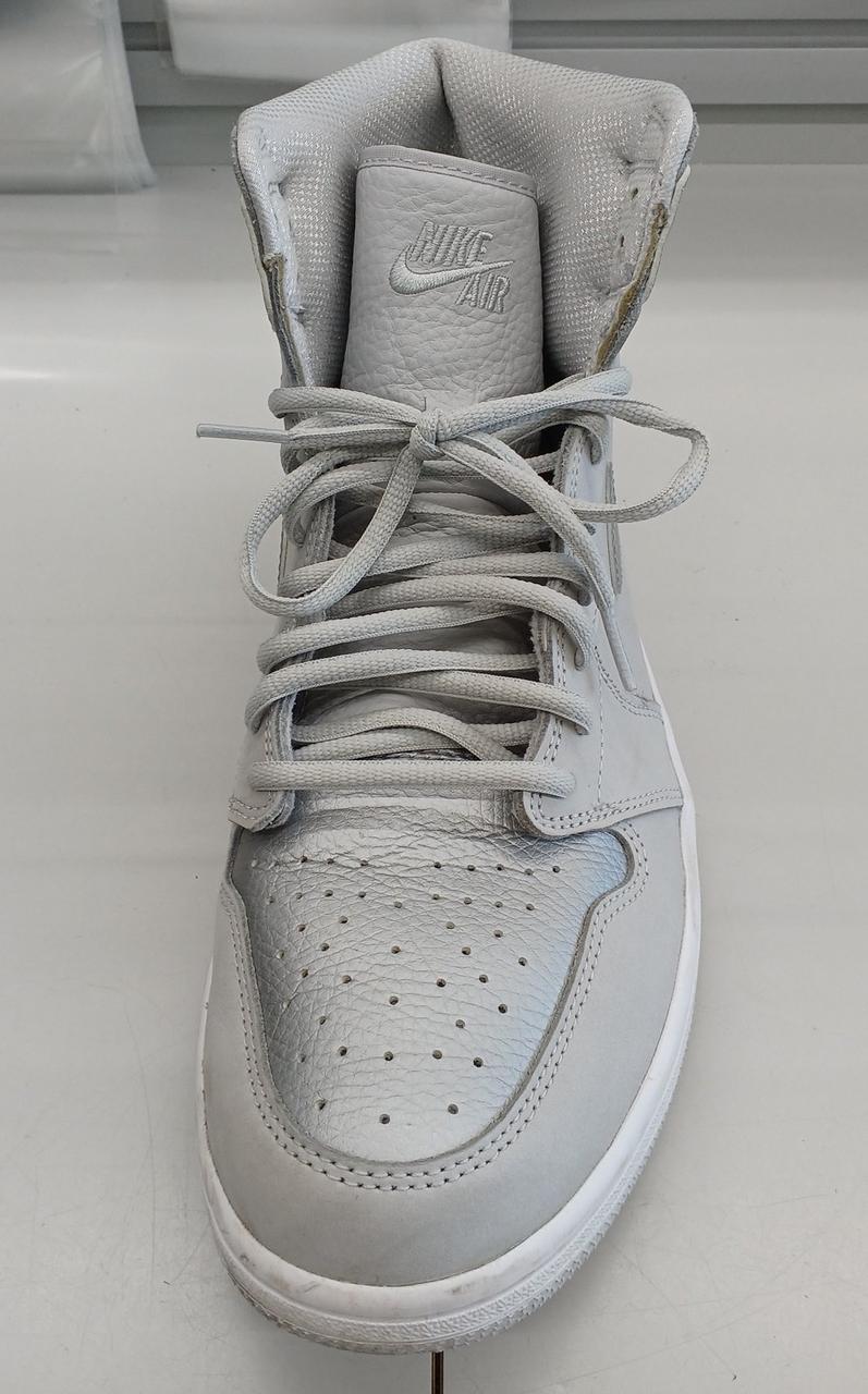 シワ、薄く汚れがあります