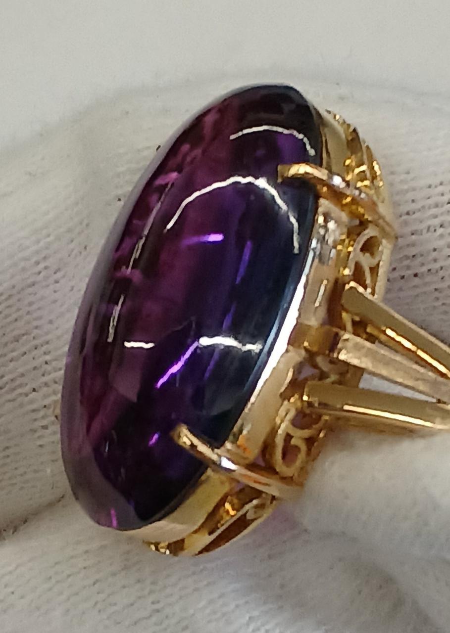 左横側に擦れキズあります。