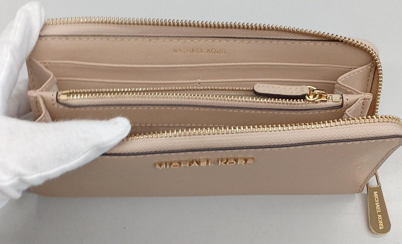 ポケットがたくさんあります