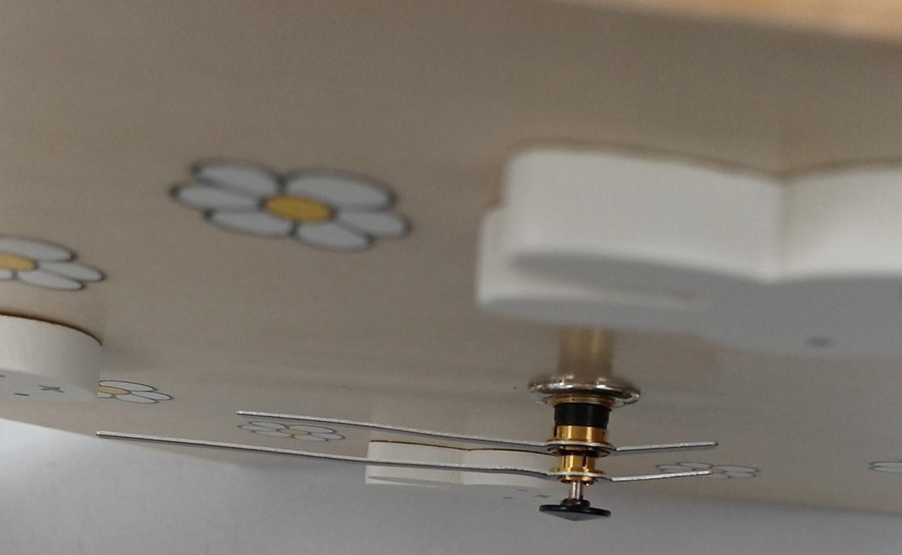 針に歪みが見られます