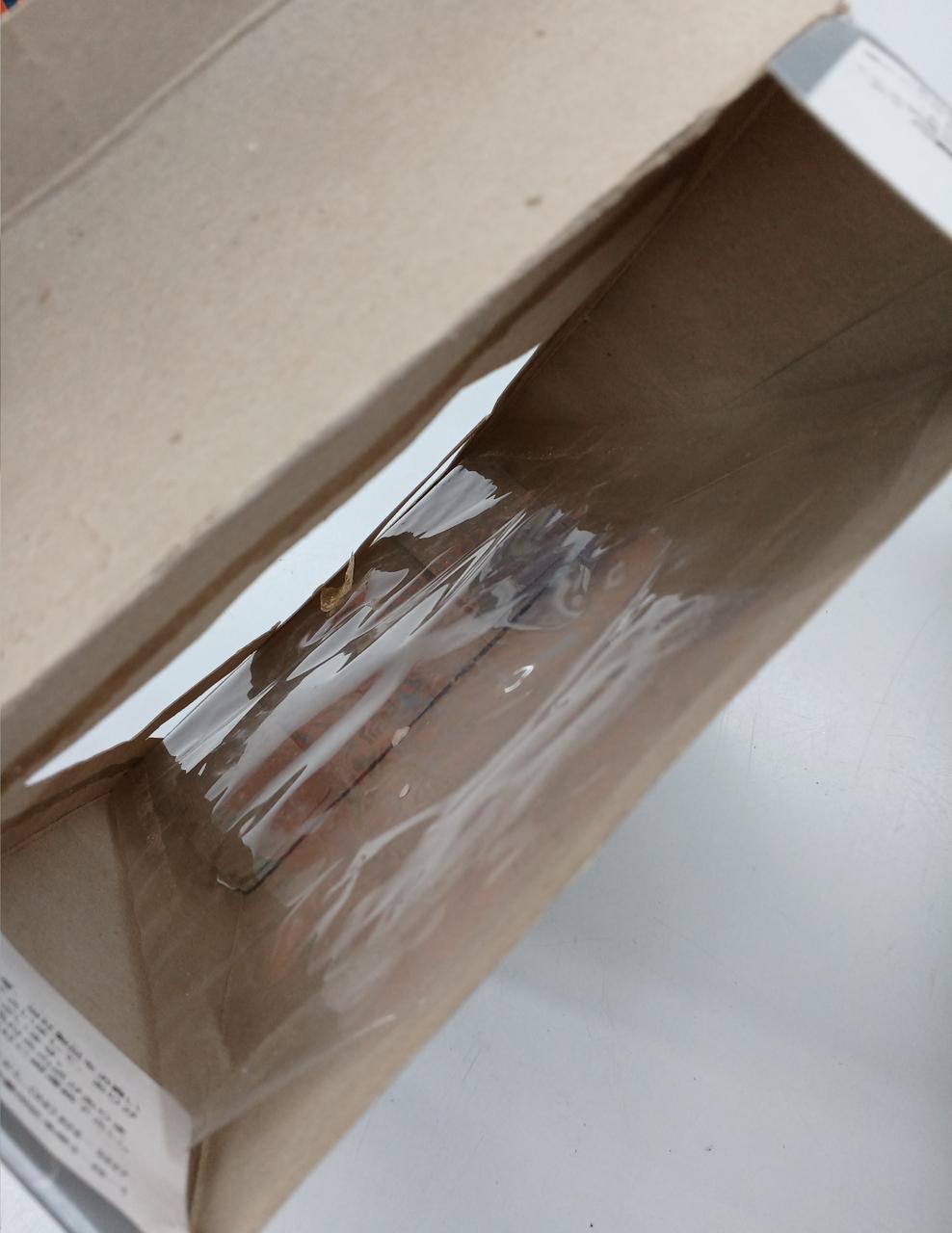 フィルム外れてます。