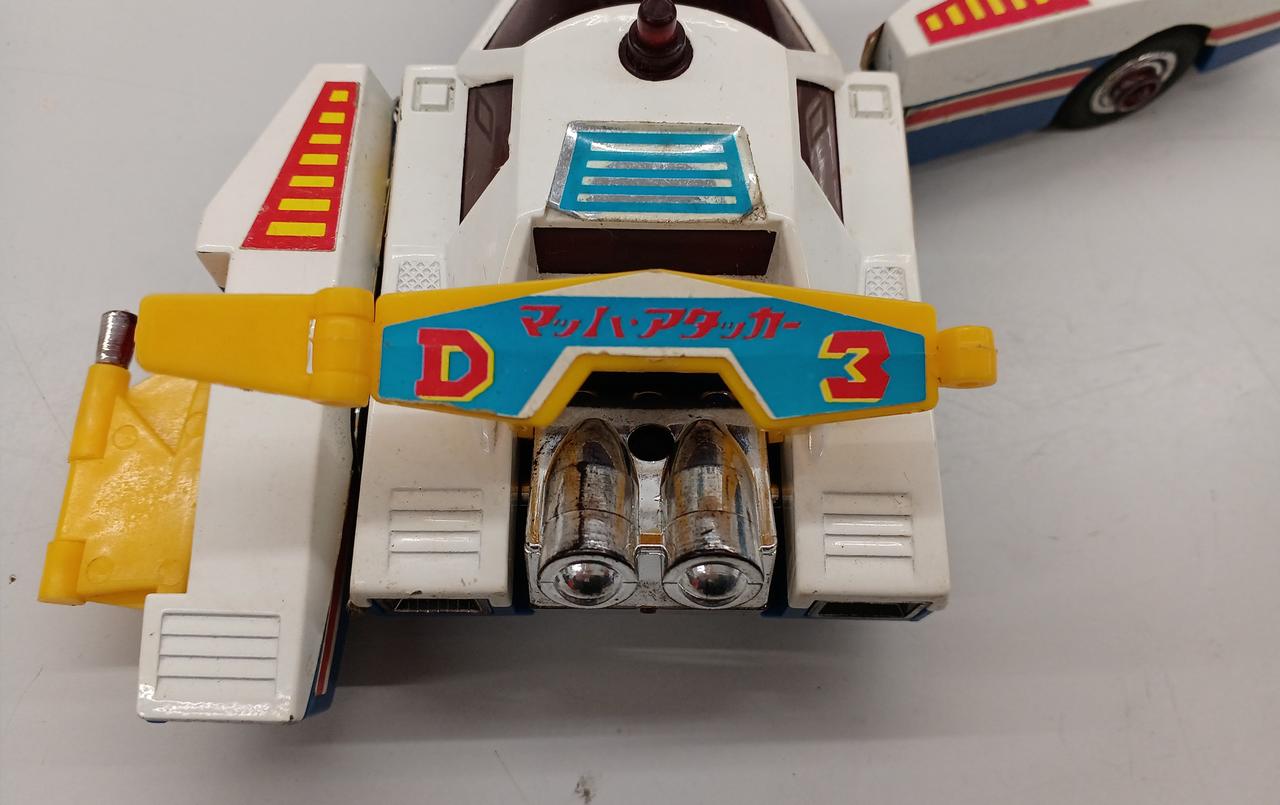 後ろ側右の羽根パーツなし