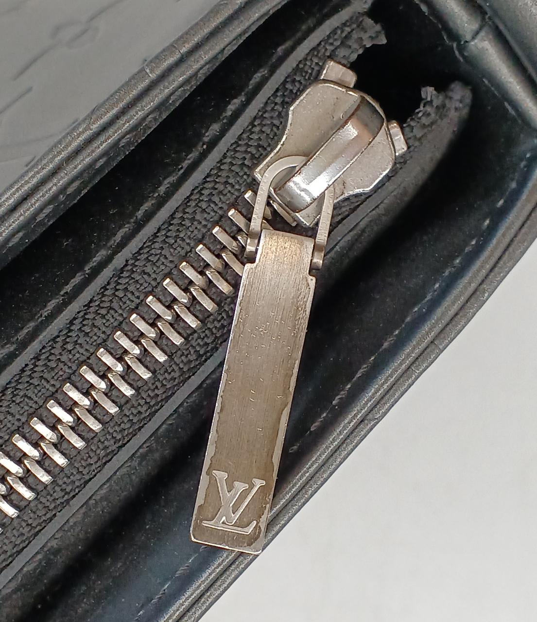 金具に汚れあり。
