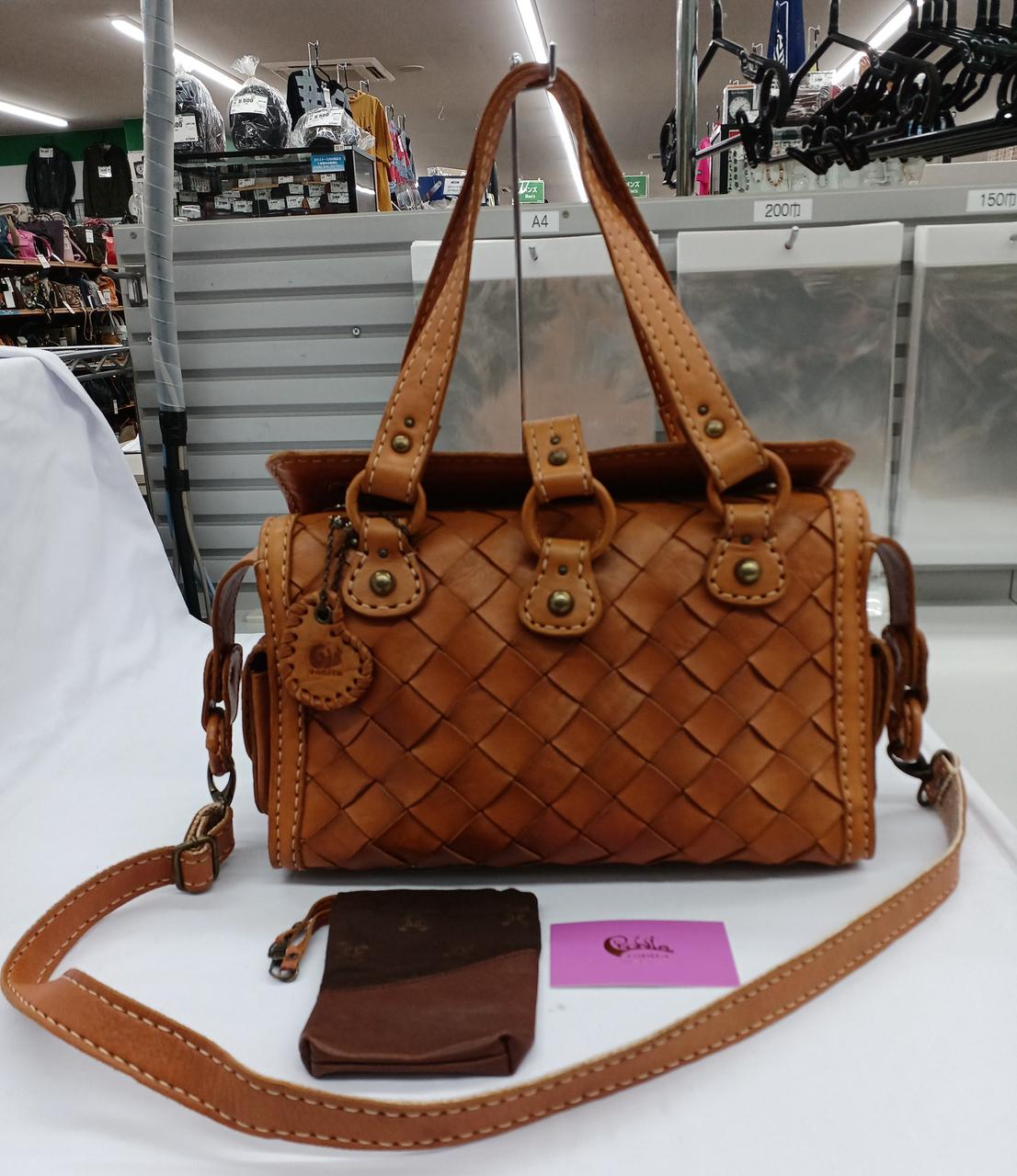 メッシュレザーのボストンバッグです