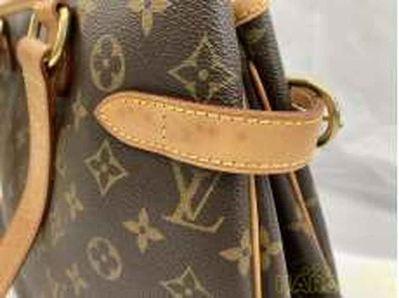 サイドのベルトにシミがあります