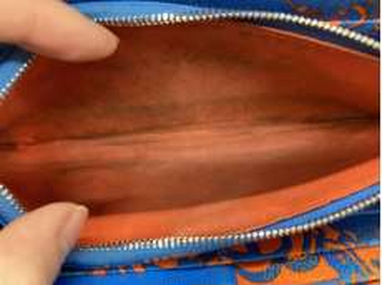 コイン入れ内に汚れが多数あります