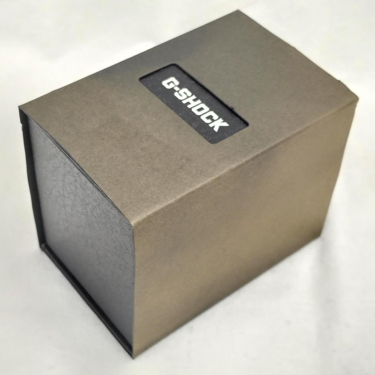 外箱が一部変色しています