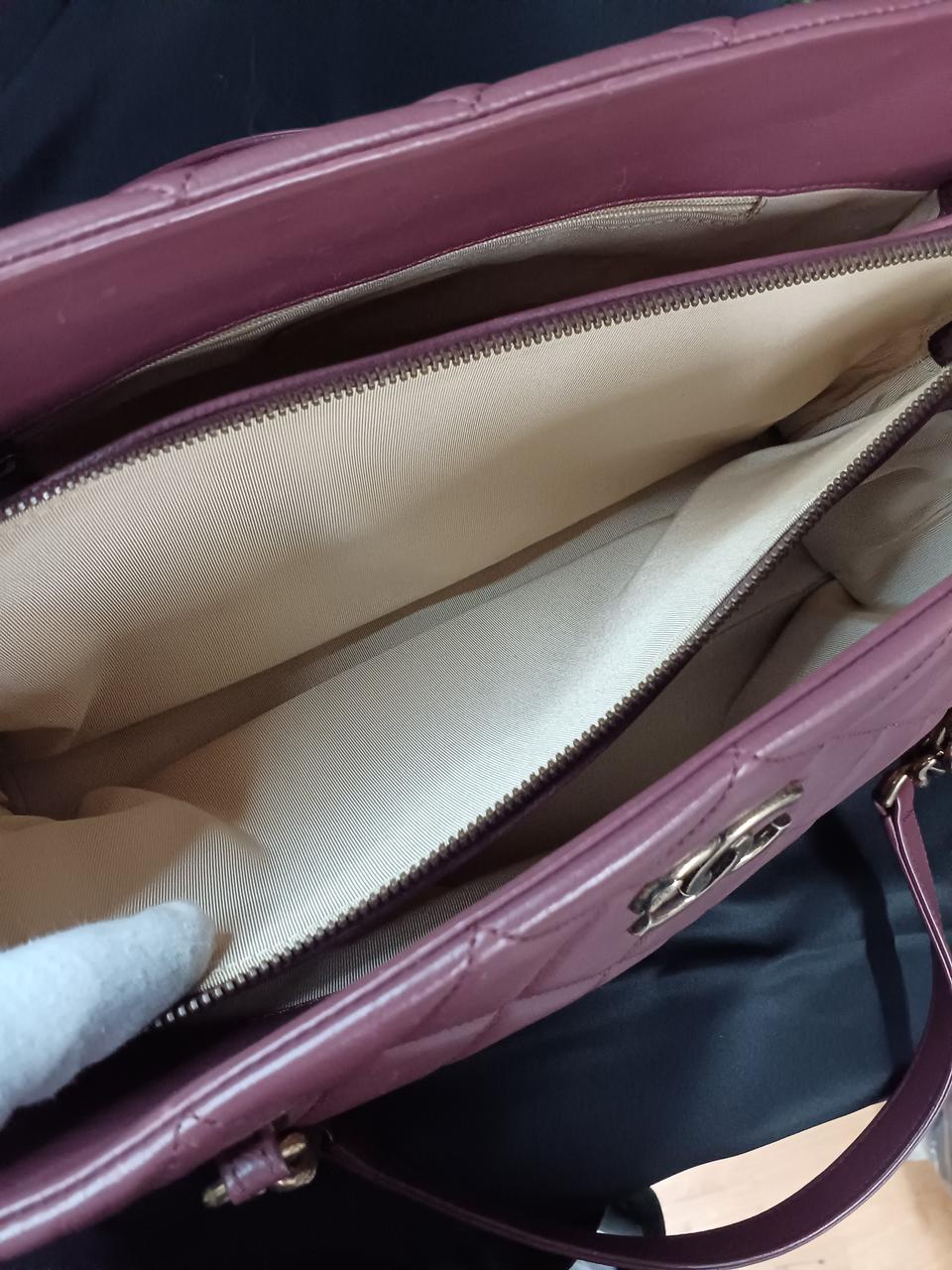 ファスナーが少し固いです。