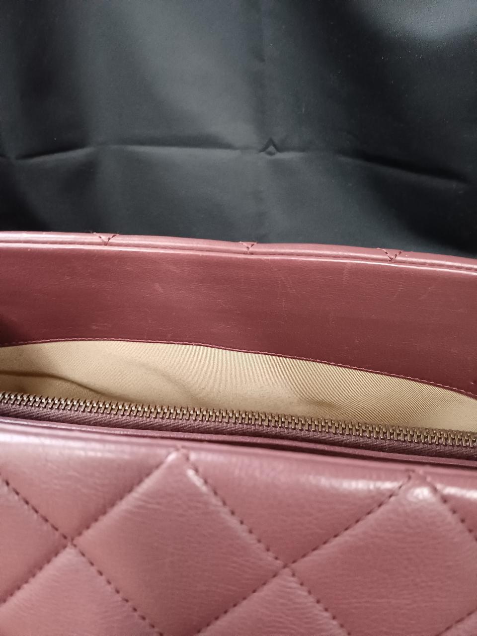 擦れによる剥がれが有ります。