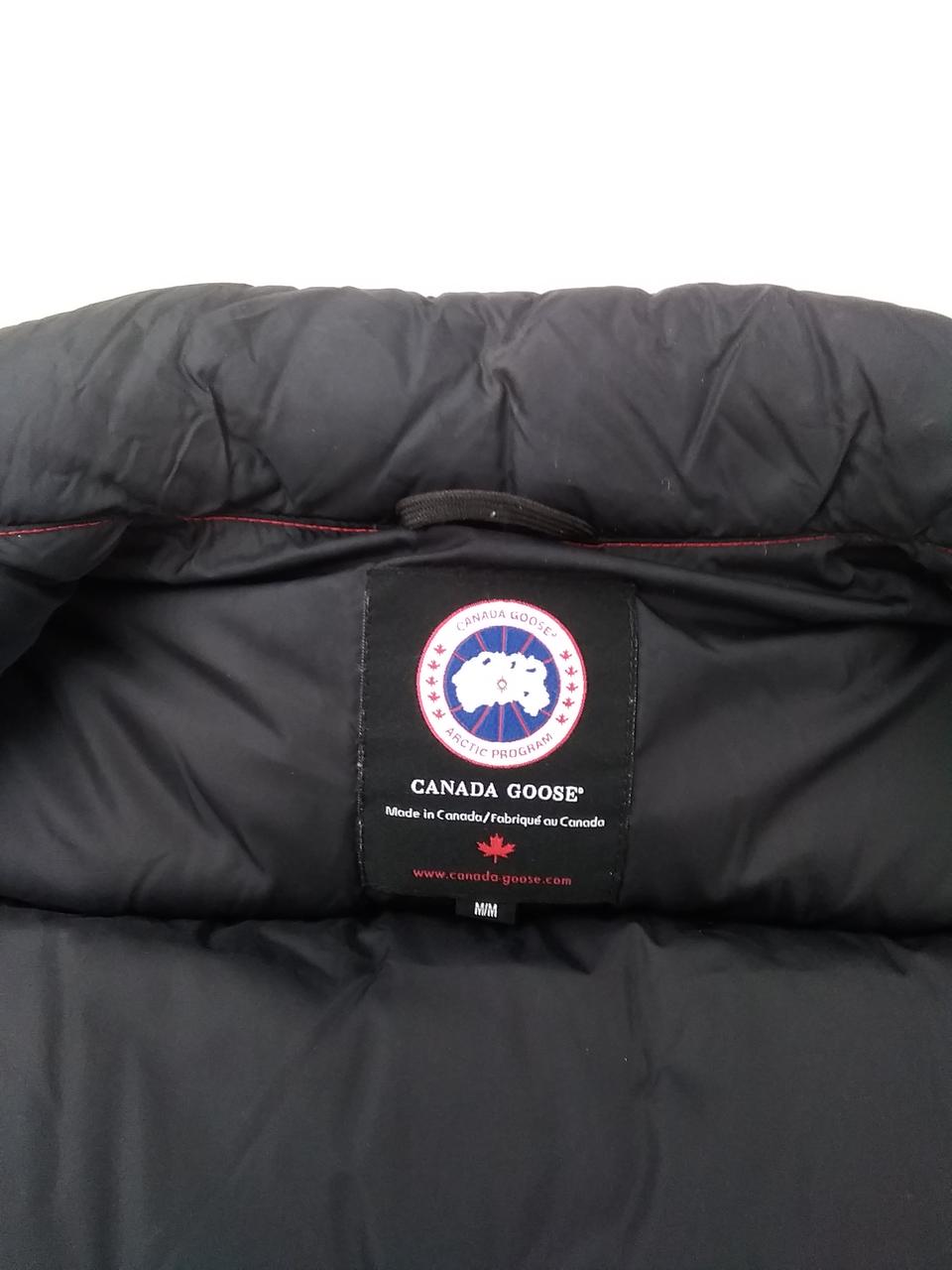 内側襟に汚れがあります。