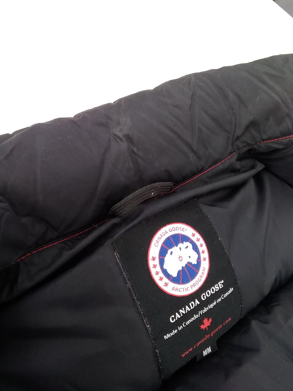 内側襟に汚れがあります。