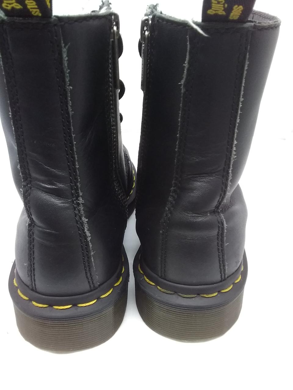 履きシワがあります。