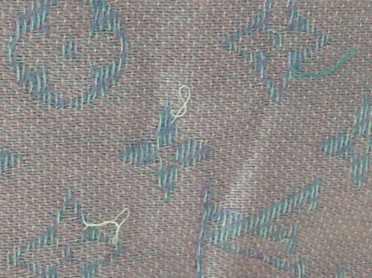 ほつれが数か所ございます。