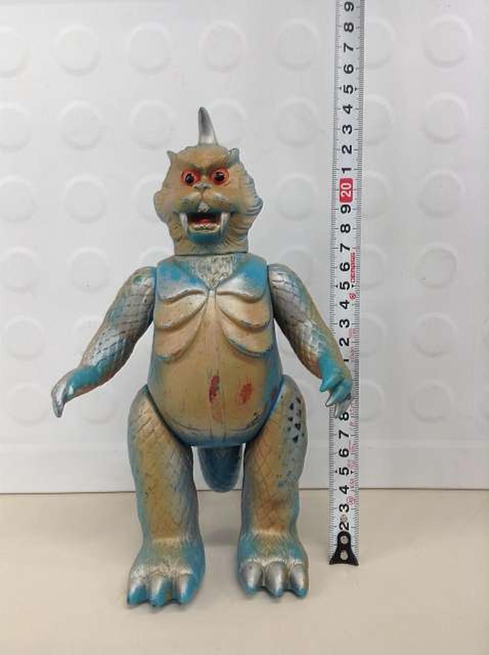 高さ24ｃｍ位です。