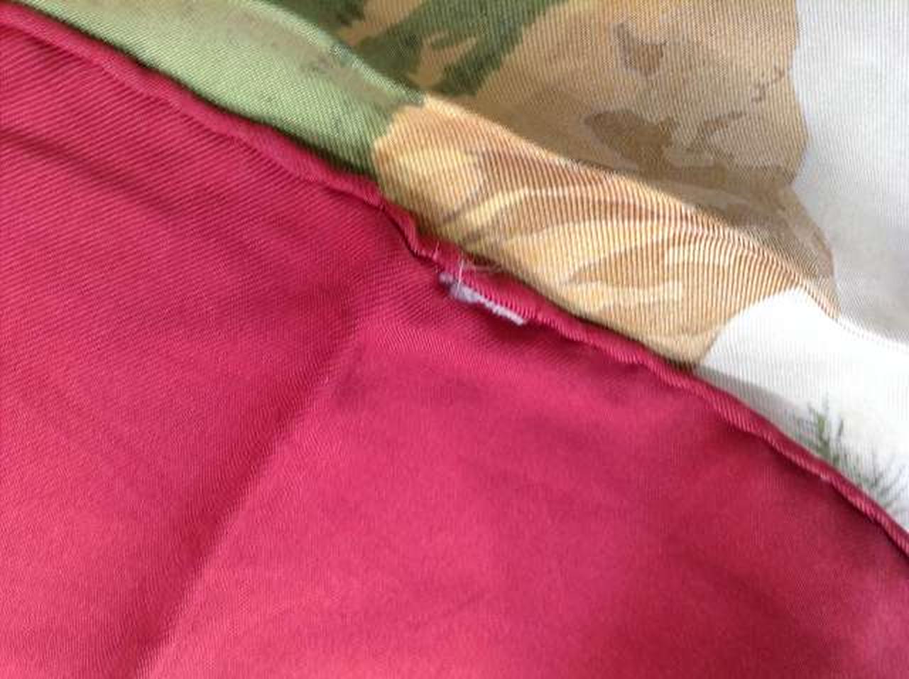 ほつれがございます。