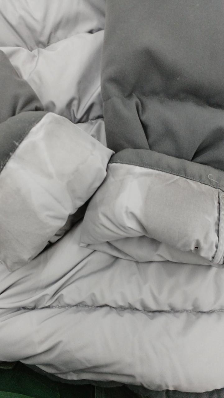 袖内側に目立つ汚れあり