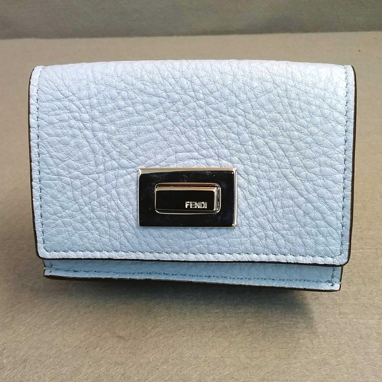 ピーカブー三つ折り財布Ω 