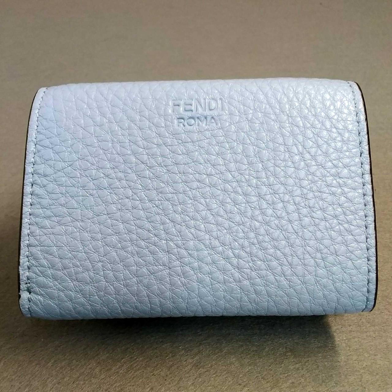 ピーカブー三つ折り財布Ω 