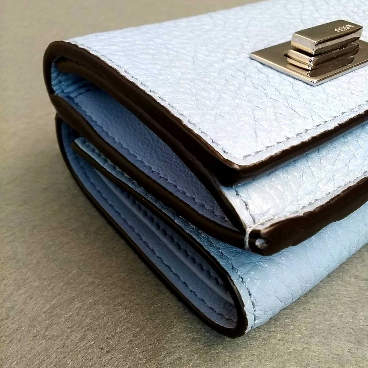 ピーカブー三つ折り財布Ω 