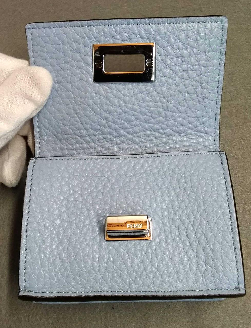 ピーカブー三つ折り財布Ω 