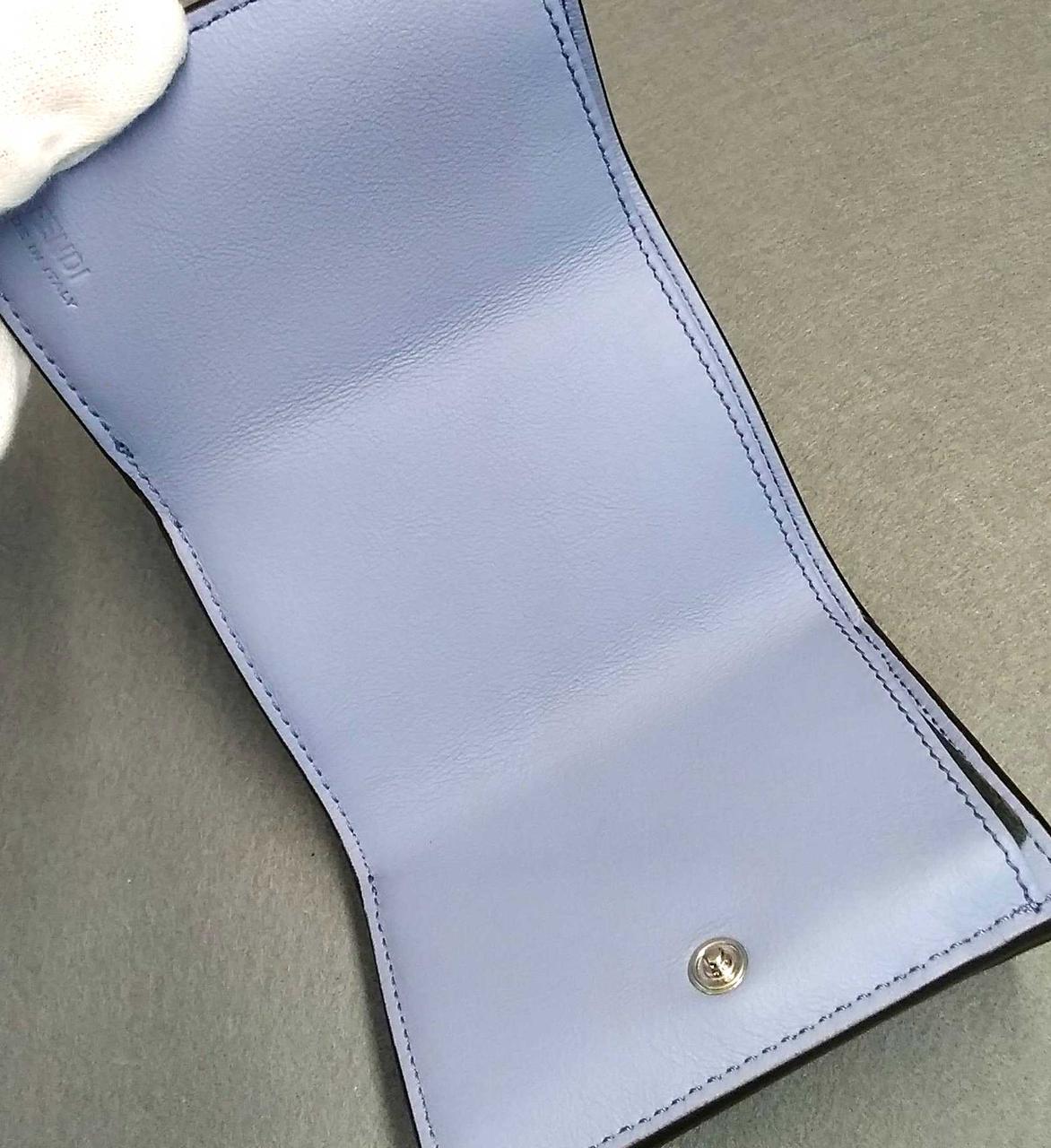 ピーカブー三つ折り財布Ω 