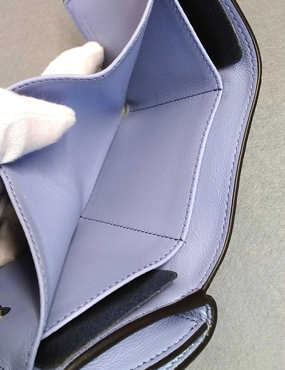 ピーカブー三つ折り財布Ω 