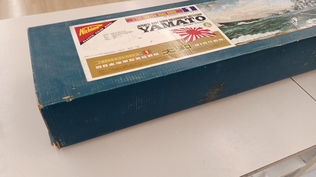 箱ボロボロです