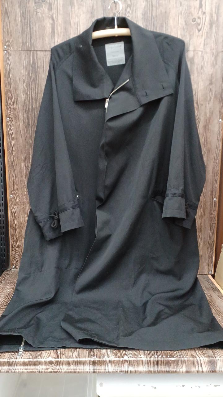 Yohji Yamamoto 切りっぱなしコート STAFF STYLING｜THE SHOP YOHJI YAMAMOTO