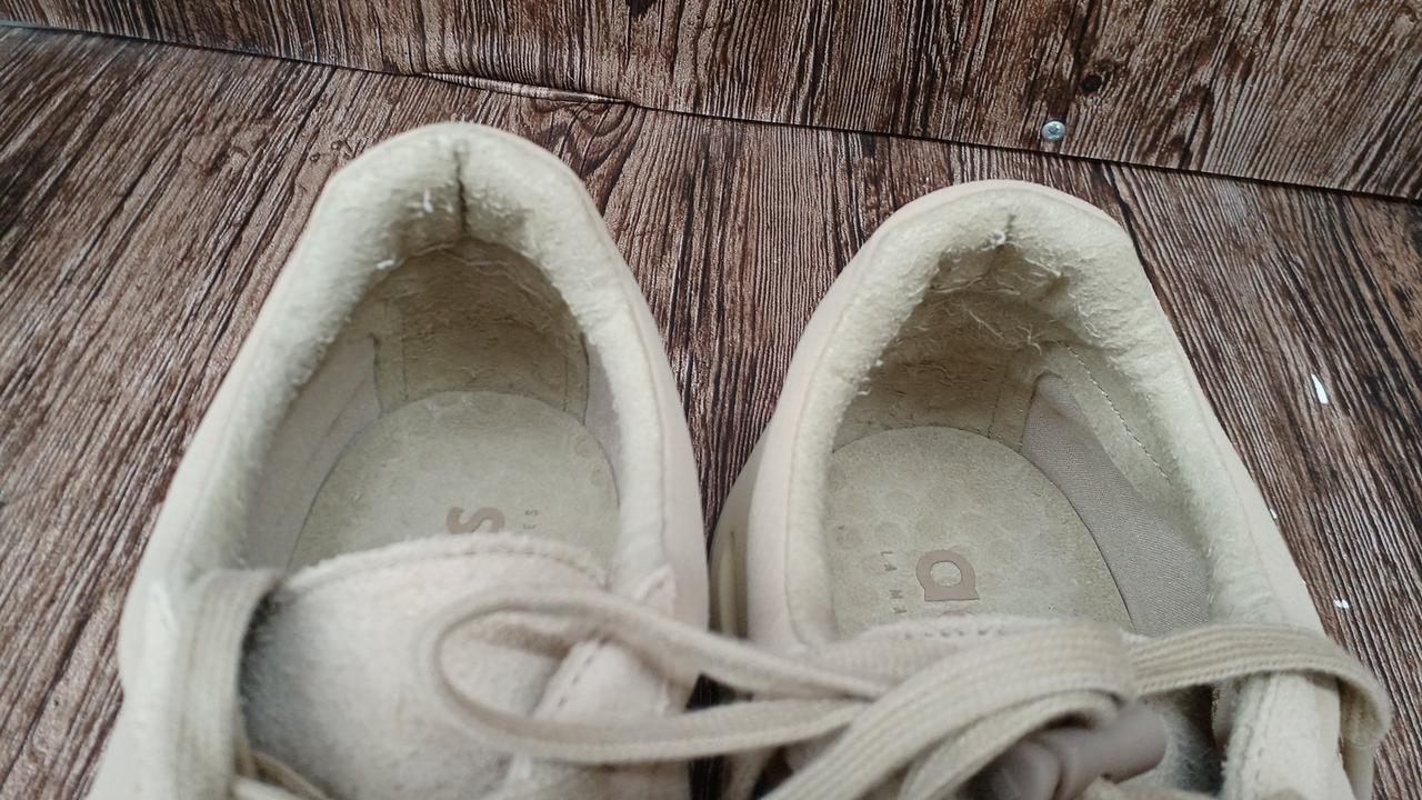 かかと内側毛羽立ちあり